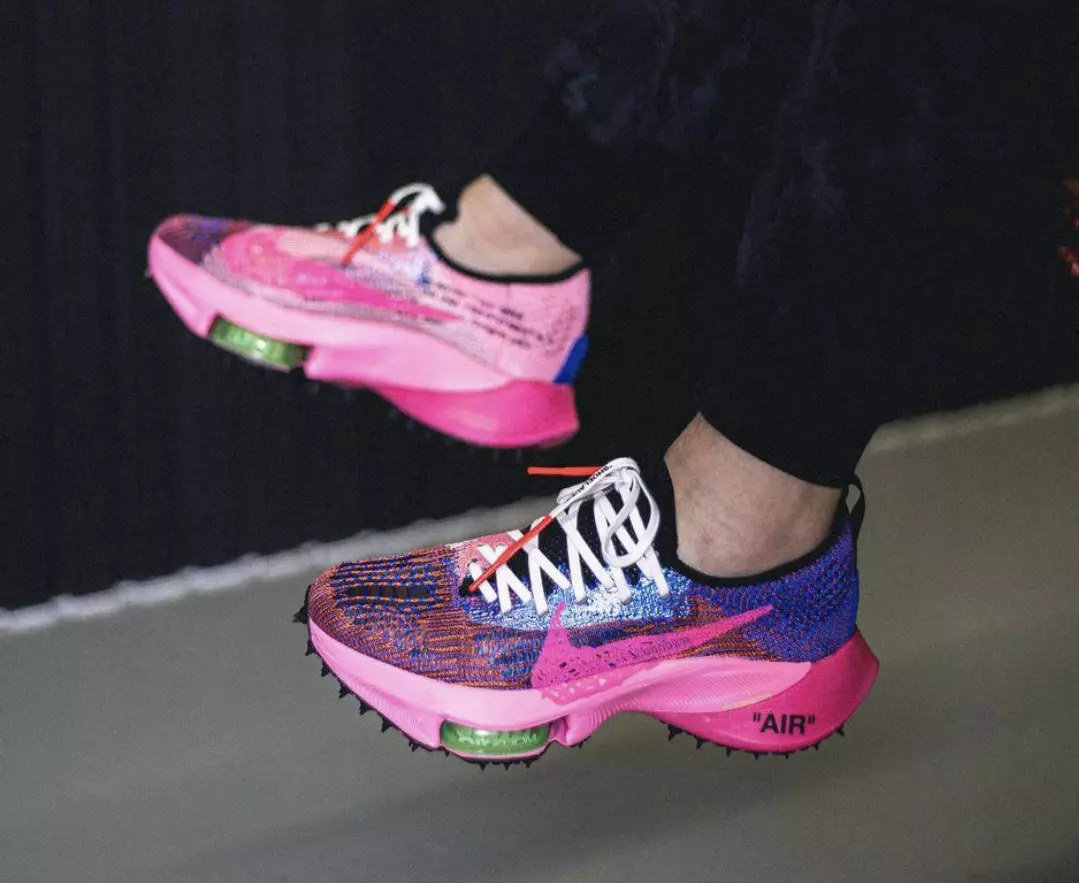 Off-White Nike Air Zoom Tempo NEXT Pink Glow Дата выпуска На ногах