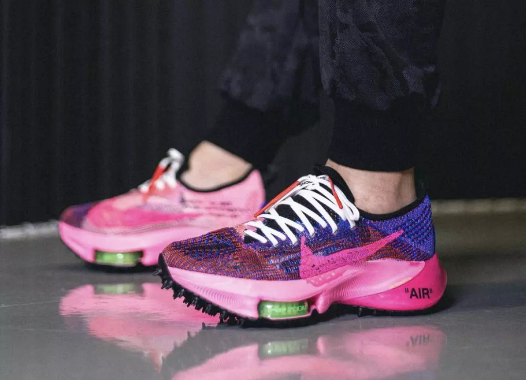 Luonnonvalkoinen Nike Air Zoom Tempo NEXT Pink Glow Julkaisupäivä jaloissa