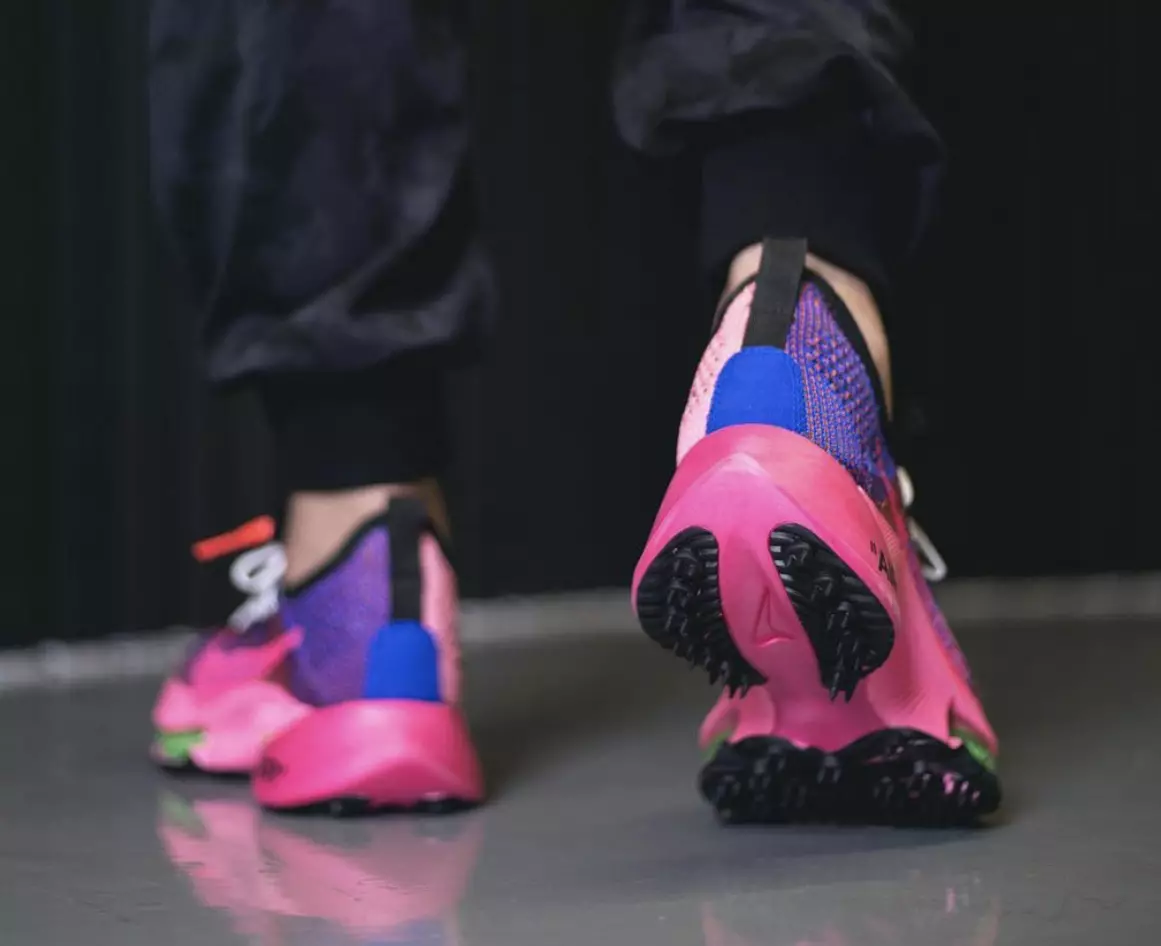 Off-White Nike Air Zoom Tempo NEXT Pink Glow Data di rilascio sui piedi