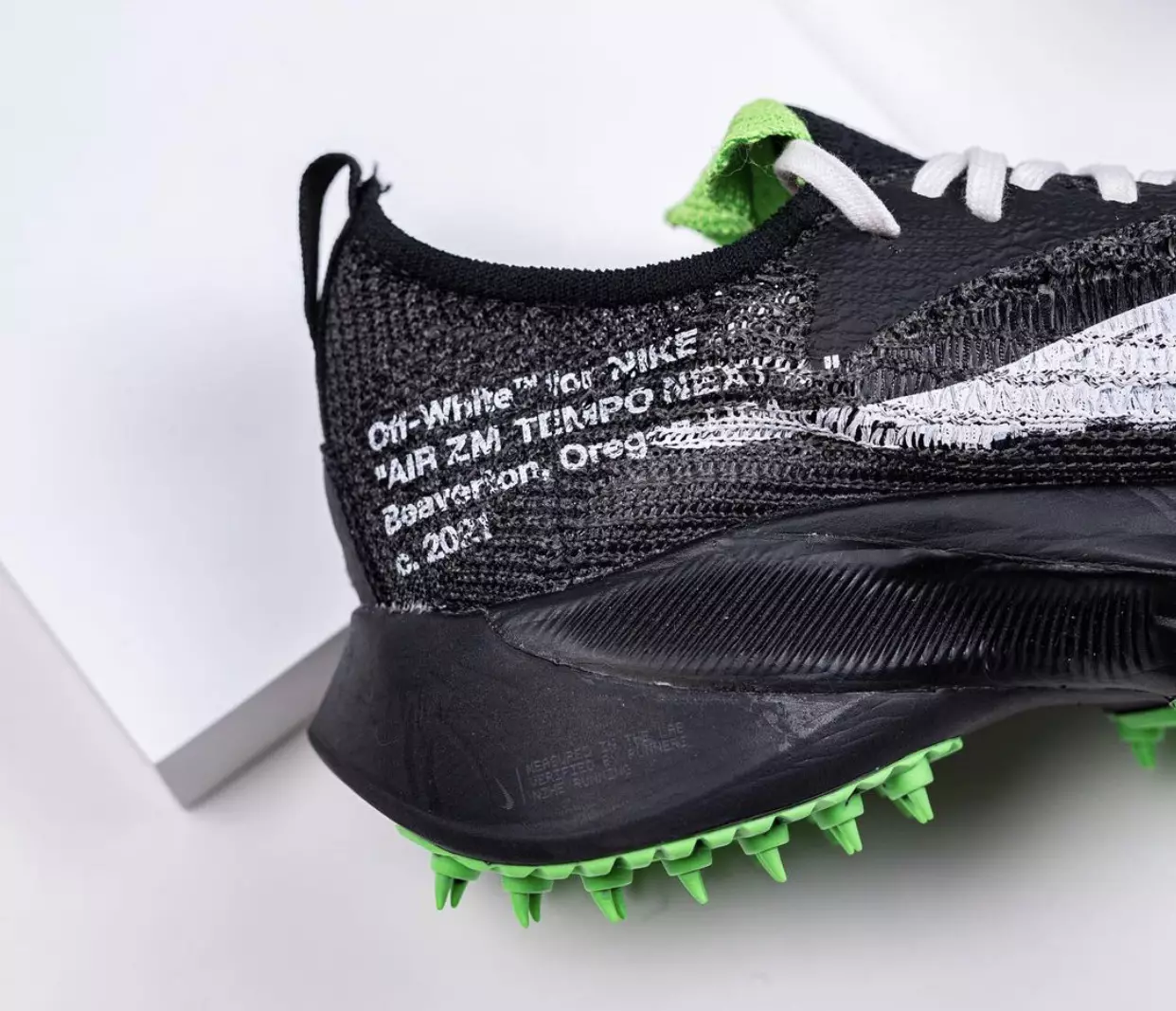 Небело темпо на Nike Air Zoom СЛЕДНО Проценти Scream Green Датум на издавање