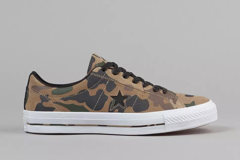 „Converse One Star Pro OX Camo“.