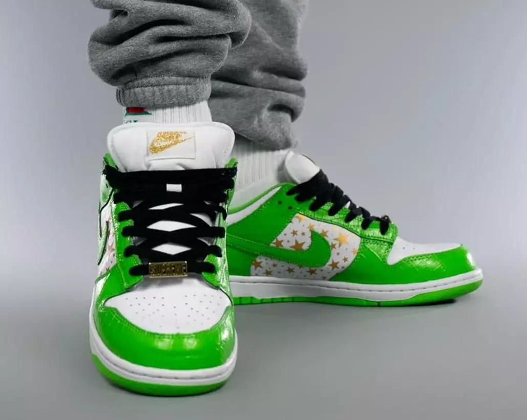 Supreme Nike SB Dunk Low Green Stars DH3228-101 Išleidimo data ant kojų