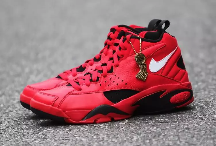 Nike Air Maestro II ကို အသေးစိတ်ကြည့်ရှုပါ။