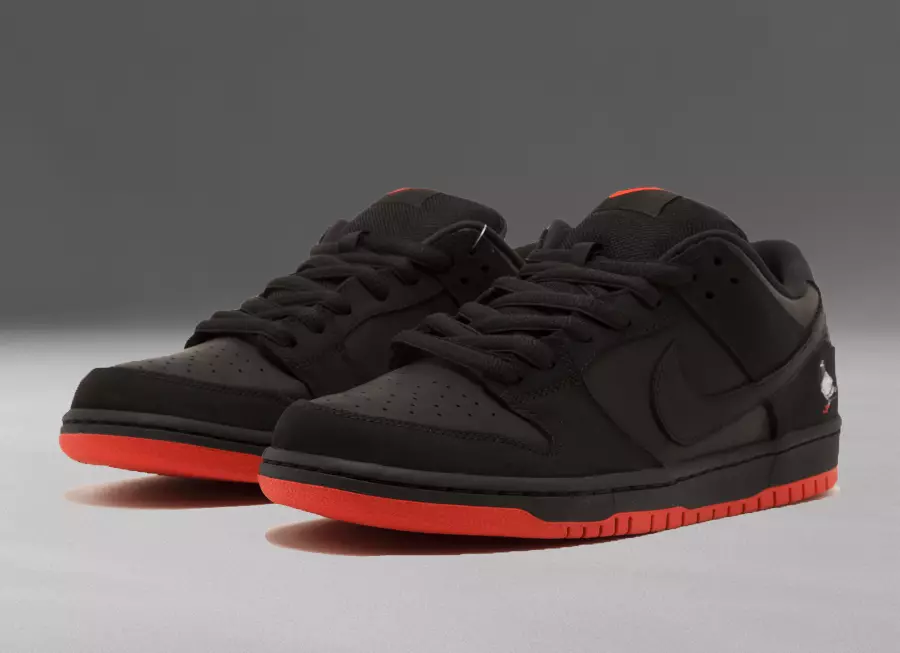 Кроссовка туралы әңгіме: Nike SB Dunk Low «Қара көгершін»