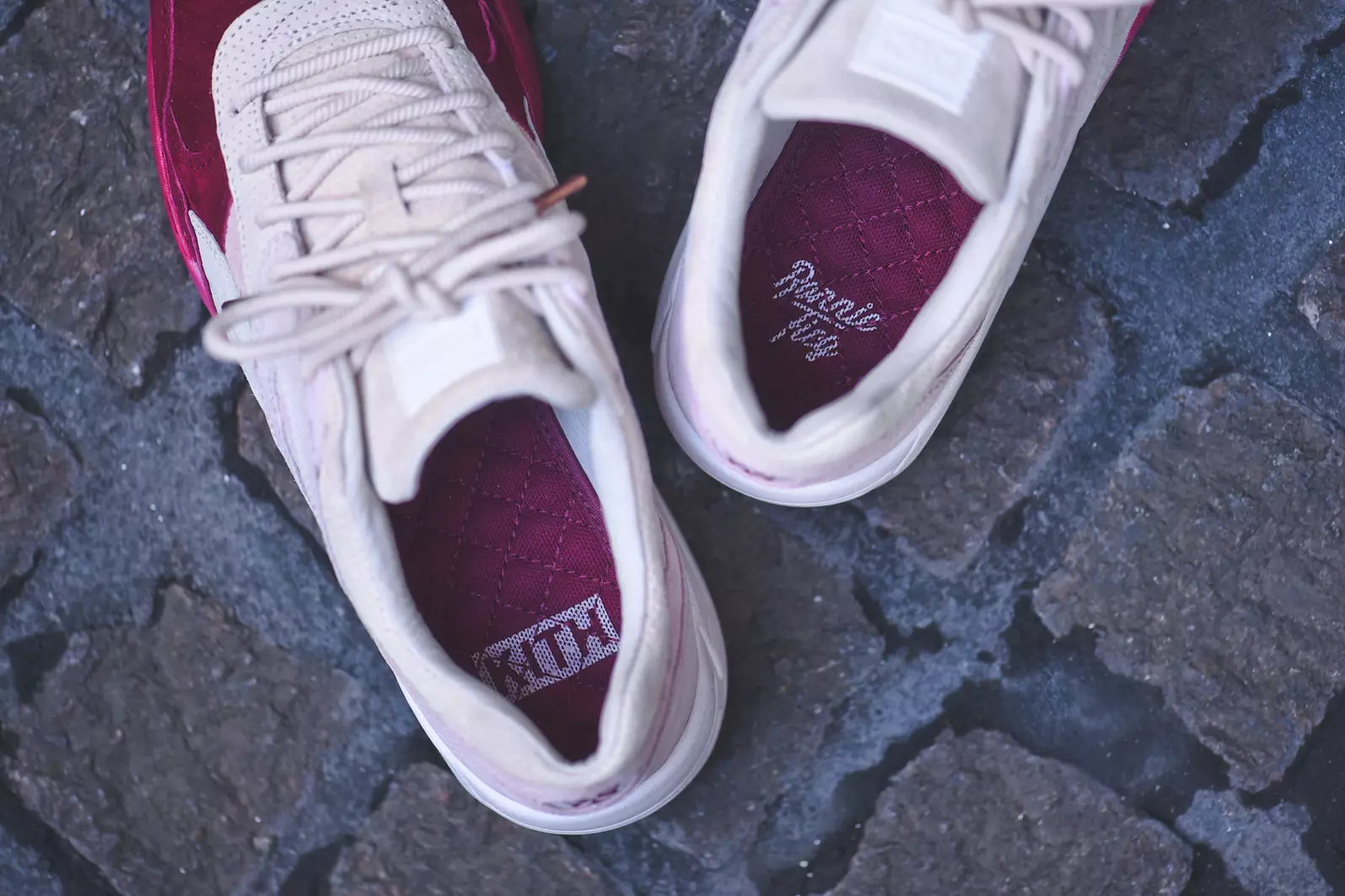 Ronnie Fieg PUMA R698 도쿄 사쿠라