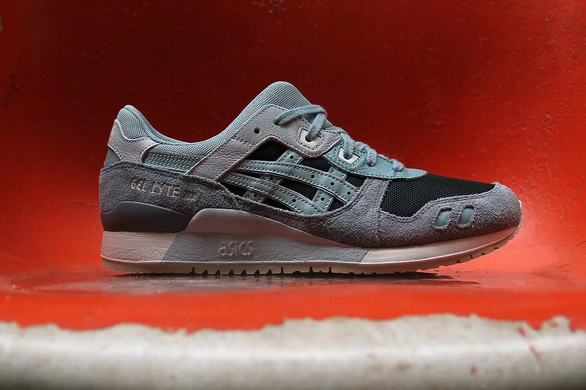 ASICS Tiger-ს გელი Lyte III წვეთებს შიგნით