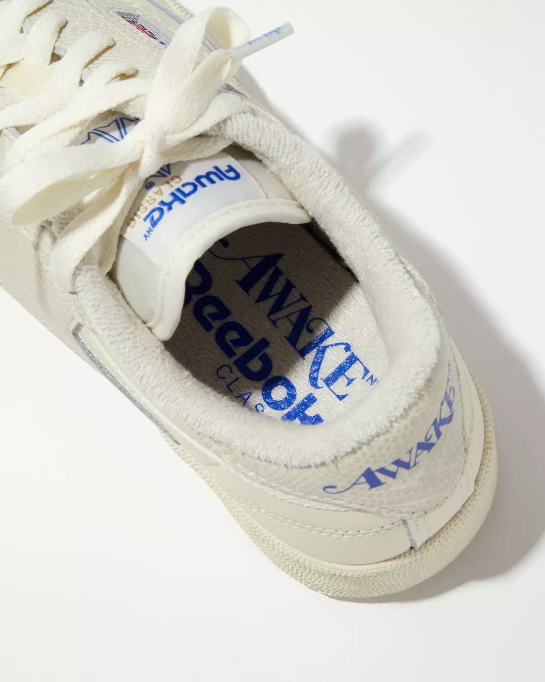 Awake NY Reebok Club C H03328 Дата выпуску