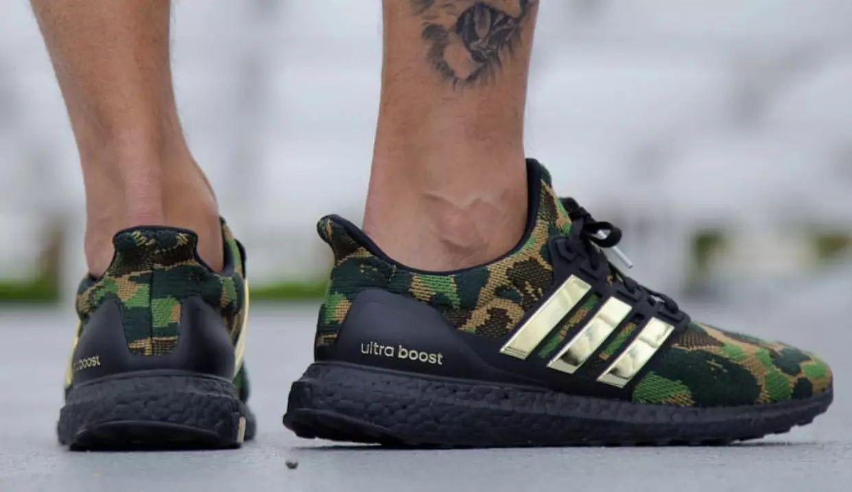 Bape adidas Ultra Boost Camo på føttene