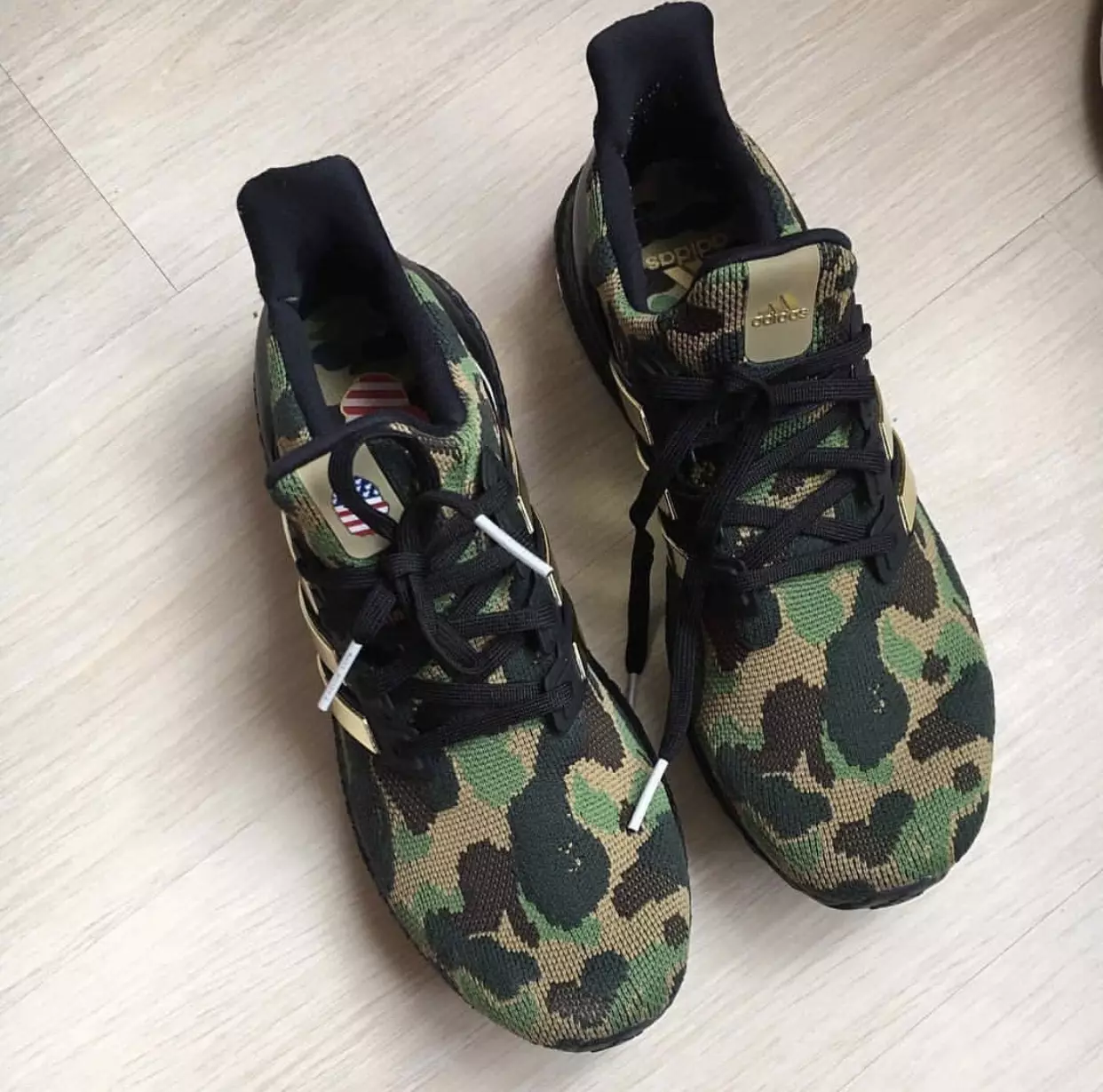 Dáta Eisiúna Bape Ultra Boost Camo 2019