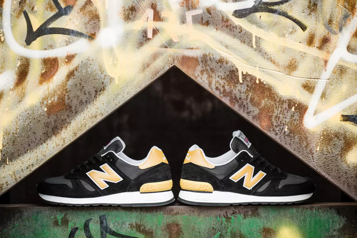 New Balance 670 Negro Oro