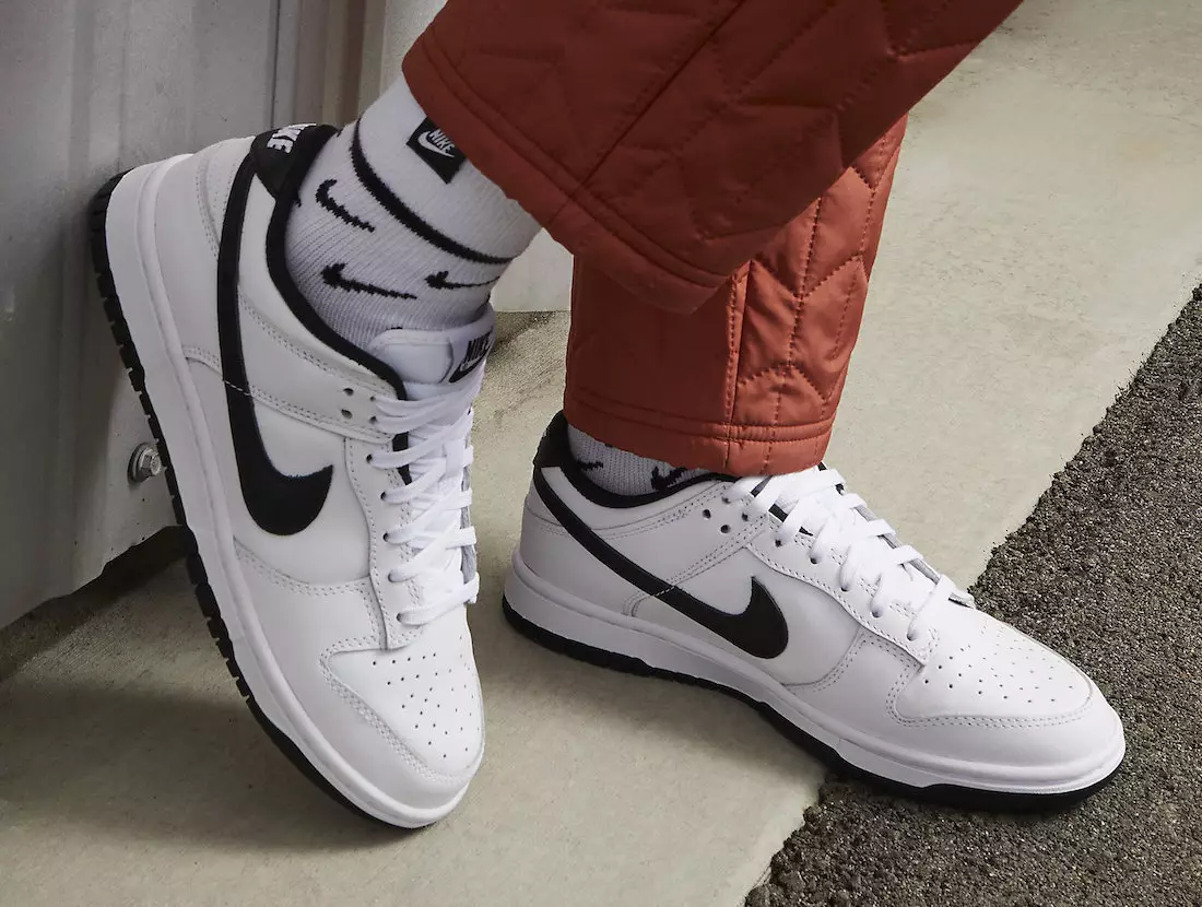 Nyuso za Nike Dunk Chini katika Nyeupe Safi na Nyeusi