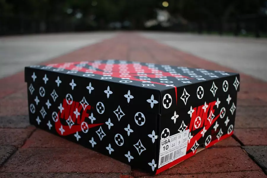 Air Jordan 1 personalitzat cobert amb l'estampat de samarreta de beisbol Red Supreme x Louis Vuitton 17887_3