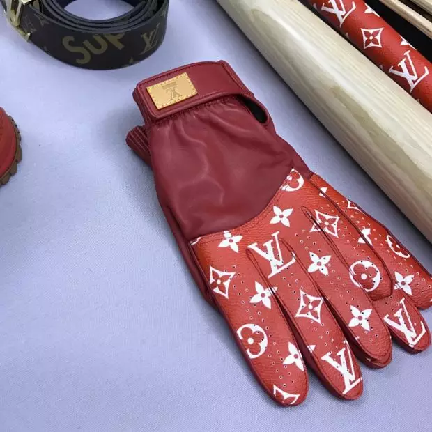 Colecția Supreme x Louis Vuitton LV