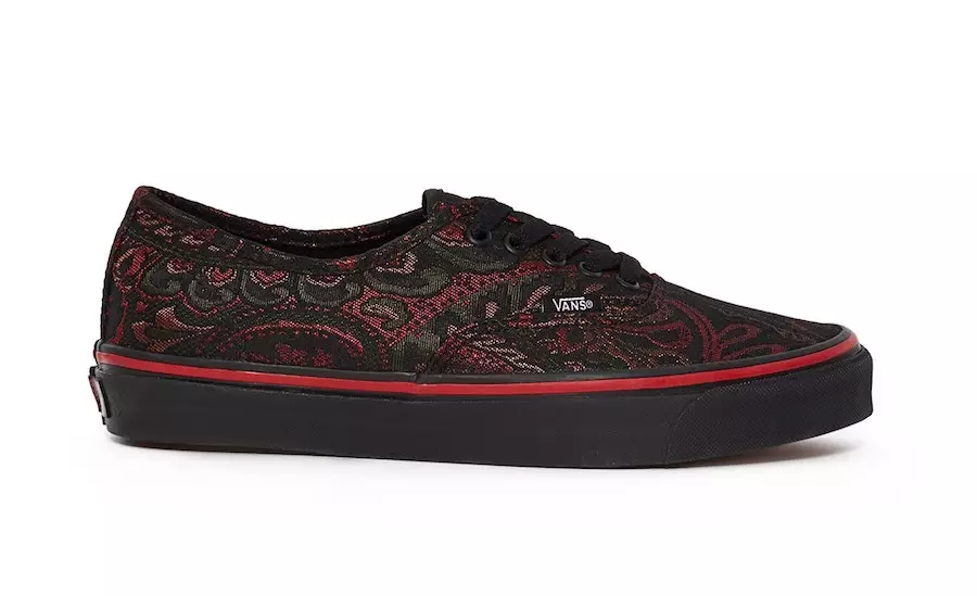 ဖွင့်ပွဲအခမ်းအနားတွင် Vans Authentic Paisley Pack