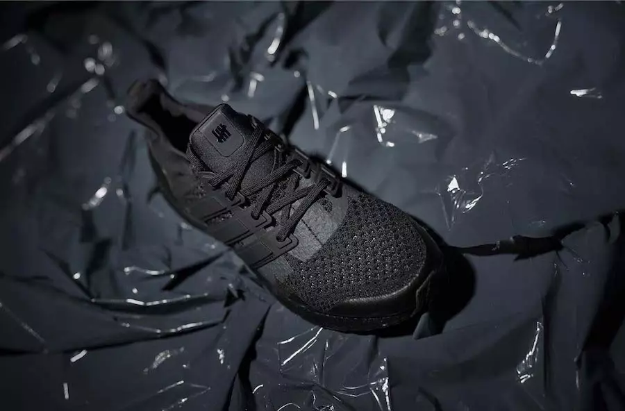 Непереможний adidas Ultra Boost Triple Black Дата випуску