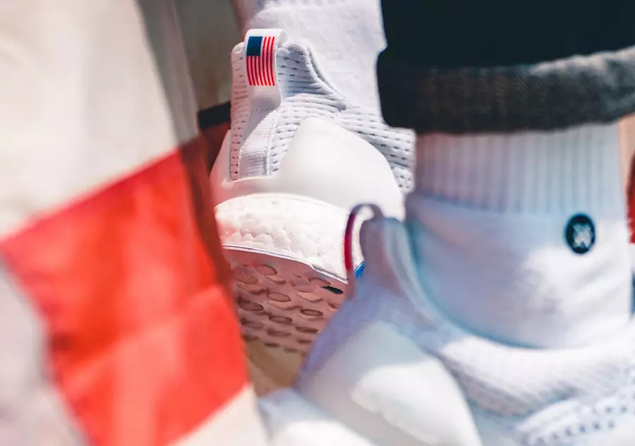 Neporaženi adidas Ultra Boost Stars Stripes EF1968 Datum izdaje Cena