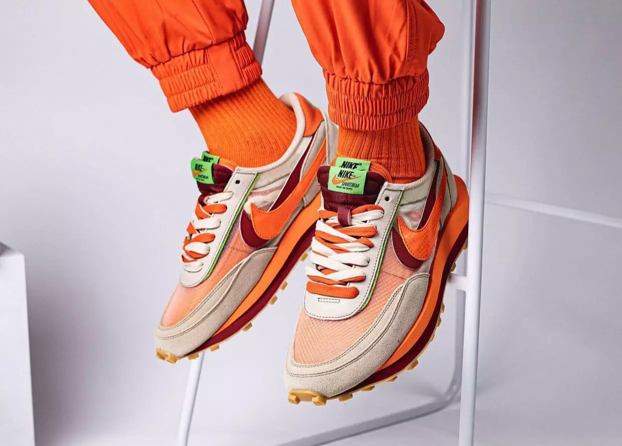 Clot Sacai Nike LDWaffle DH1347-100 na nogama