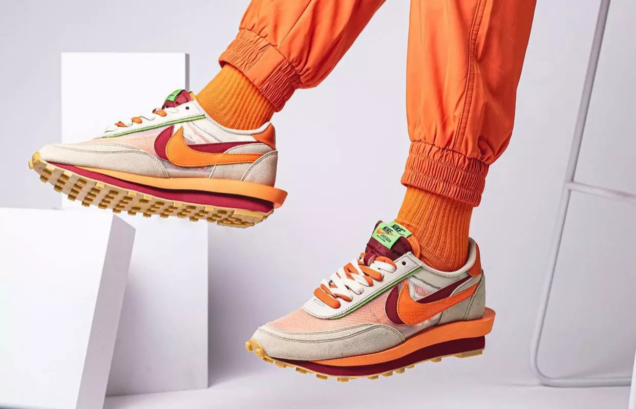 Згрутчување Sacai Nike LDWaffle DH1347-100 на нозе