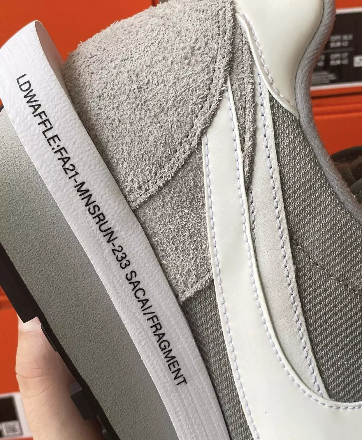 Fragment Sacai Nike LDWaffle Wolf Grey DH2684-001 Dáta Eisiúna Praghsáil