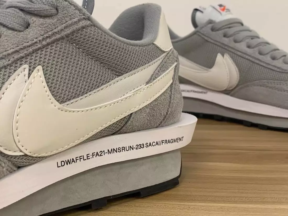 פראַגמענט Sacai Nike LDWaffle וואלף גריי DH2684-001 מעלדונג טאָג