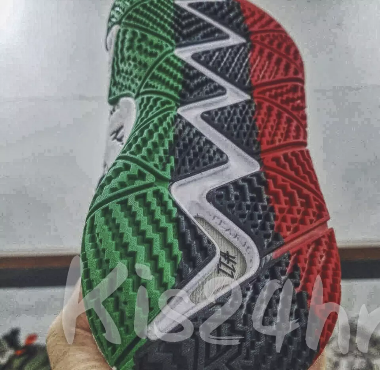 Nike Kyrie 4 BHM Black istorijos mėnuo