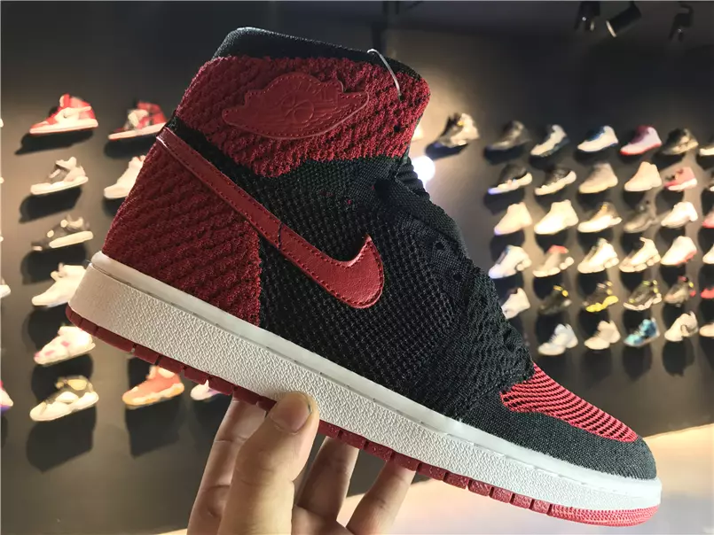 Air Jordan 1 Flynit taqiqlangan Bred 919704-001