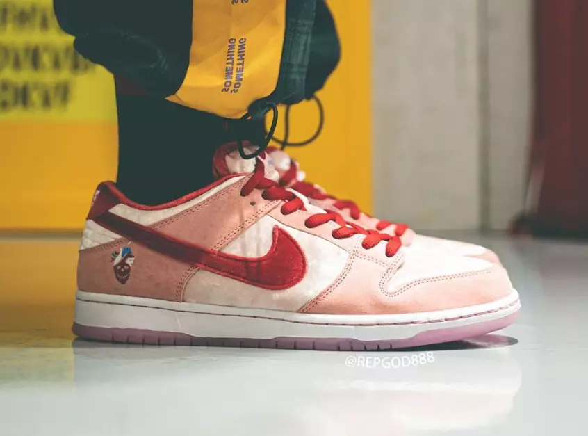 StrangeLove Nike SB Dunk Düşük CT2552-800 Çıkış Tarihi