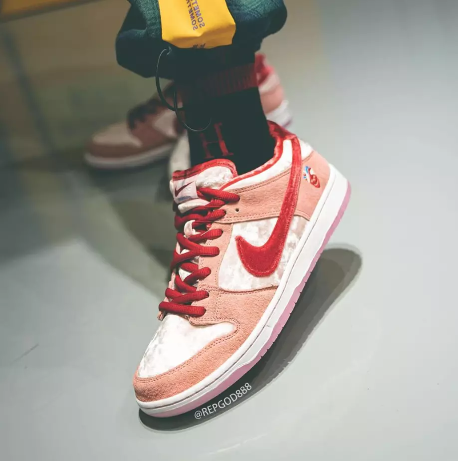 StrangeLove Nike SB Dunk Low CT2552-800 худалдаанд гарсан огноо