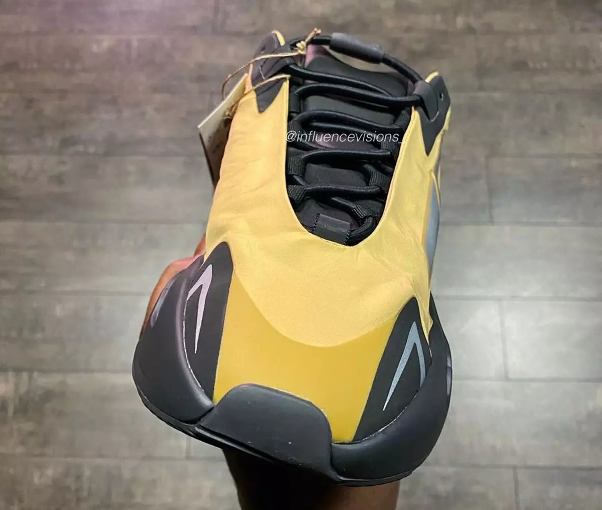 adidas Yeezy Boost 700 MNVN Honey Flux Data tar-Rilaxx