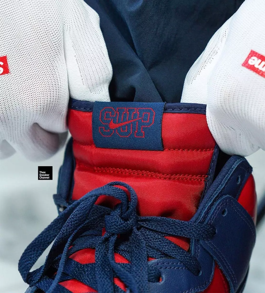 Το Supreme Nike SB Dunk High By Any Means Red Navy On-Feet