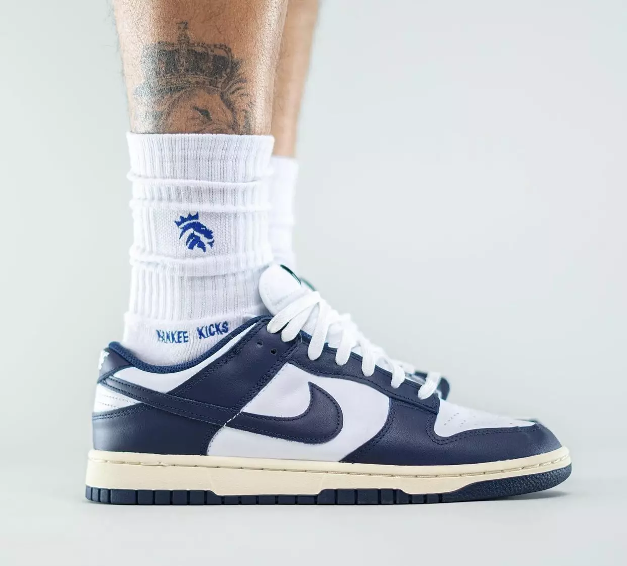 Nike Dunk Low Navy White Vecuma izlaišanas datums uz kājām