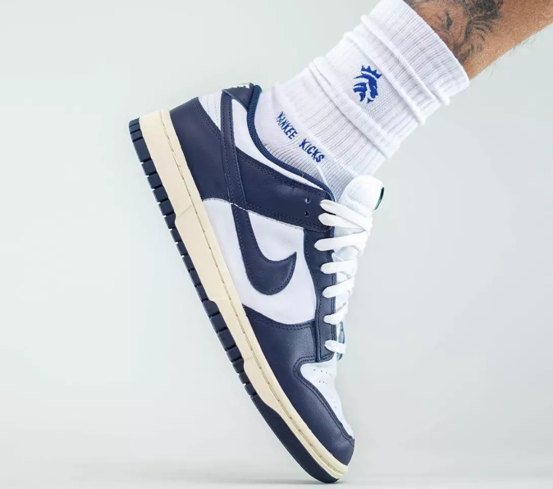 Nike Dunk Low Navy White Vecuma izlaišanas datums uz kājām