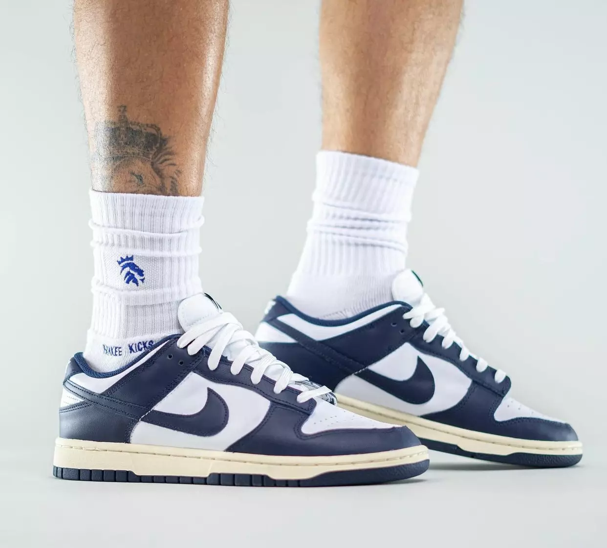 Nike Dunk Low Navy White Vecuma izlaišanas datums uz kājām