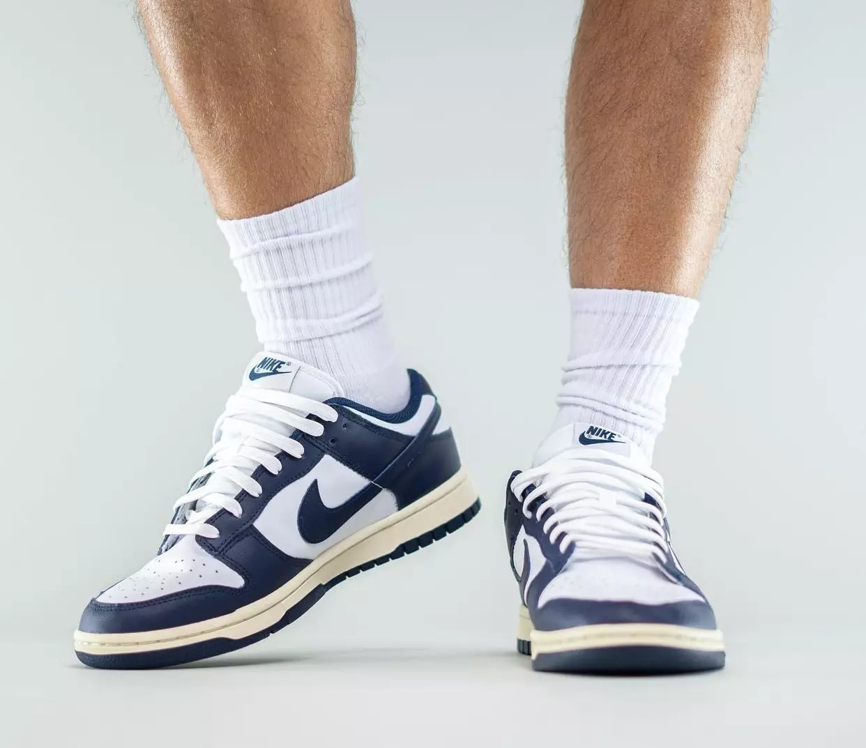 Nike Dunk Low Navy White Vecuma izlaišanas datums uz kājām