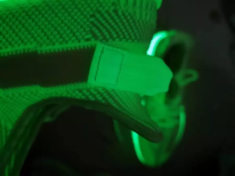 Dátum vydania adidas Yeezy Boost 350 V2 Glow EH5360