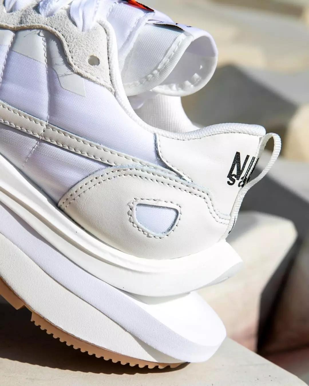 Sacai Nike VaporWaffle Sail DD1875-100 تاريخ الإصدار