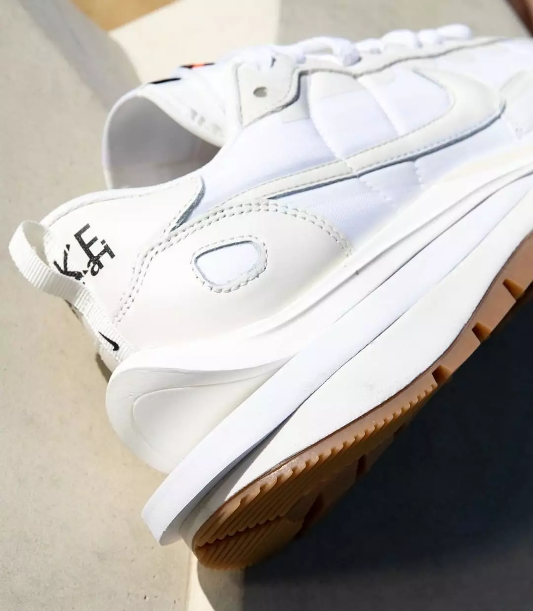 Sacai Nike VaporWaffle Sail DD1875-100 Útgáfudagur