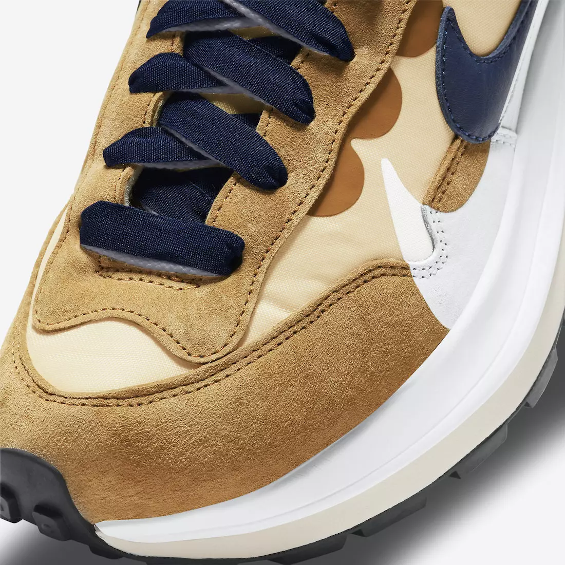 Sacai Nike VaporWaffle तिल DD1875-200 रिलीज की तारीख