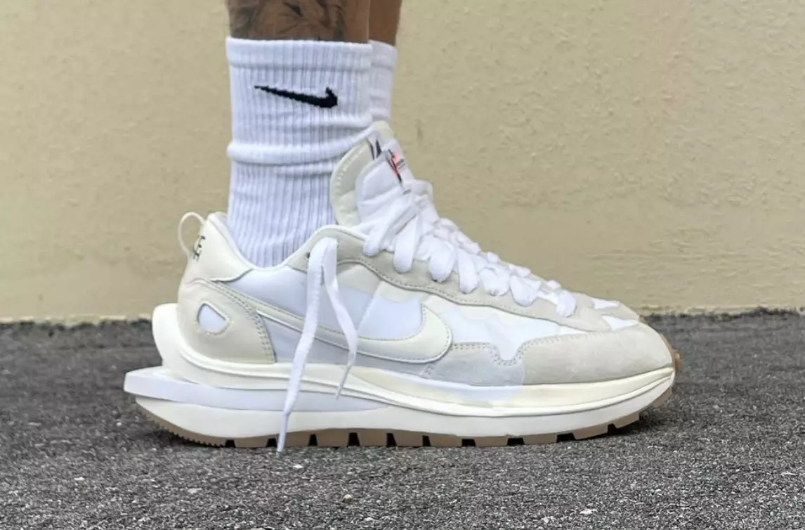 Sacai Nike VaporWaffle White Sail Gum Data tar-Rilaxx fuq is-Saqajn