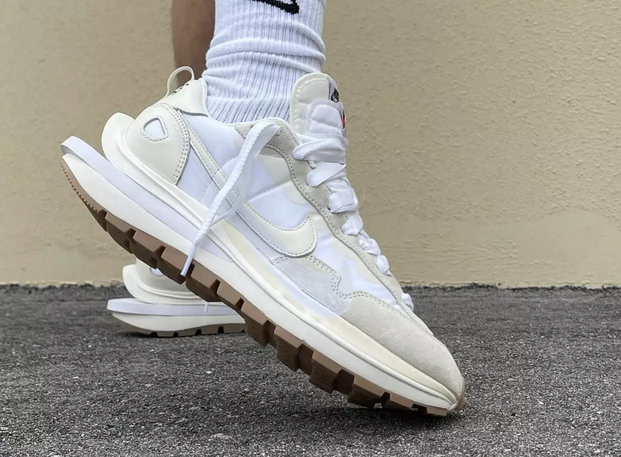 Sacai Nike VaporWaffle Сафед бодбон резини санаи барориши On-Peet