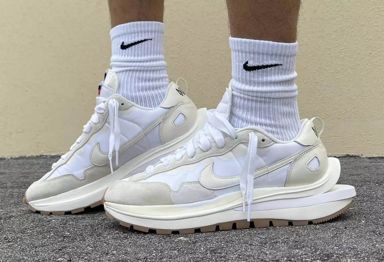 Sacai Nike VaporWaffle Beyaz Yelken Sakızı Çıkış Tarihi On-Feet