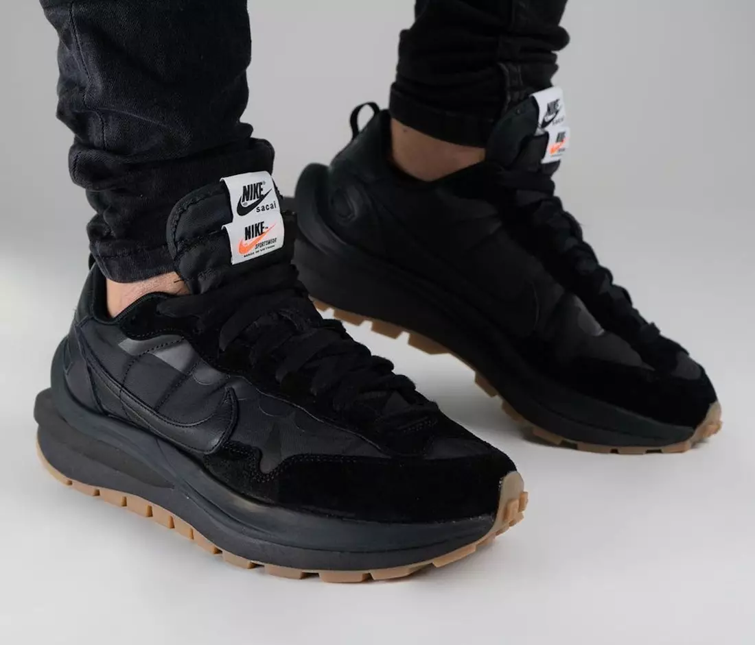 Sacai Nike VaporWaffle Off Noir DD1875-001 Tanggal Rilis On-Feet