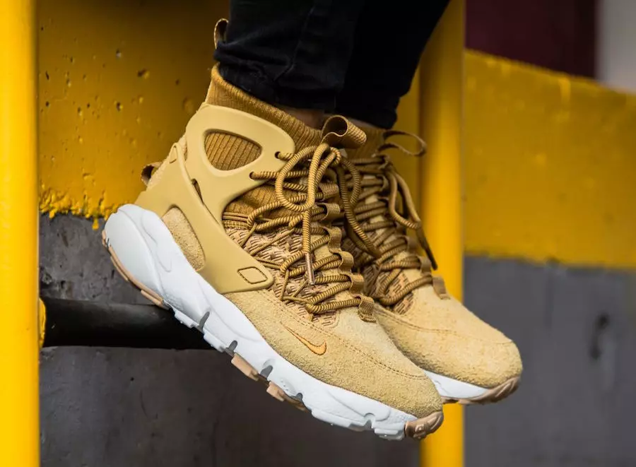 Scaoileann Nike Air Footscape Mid Utility i