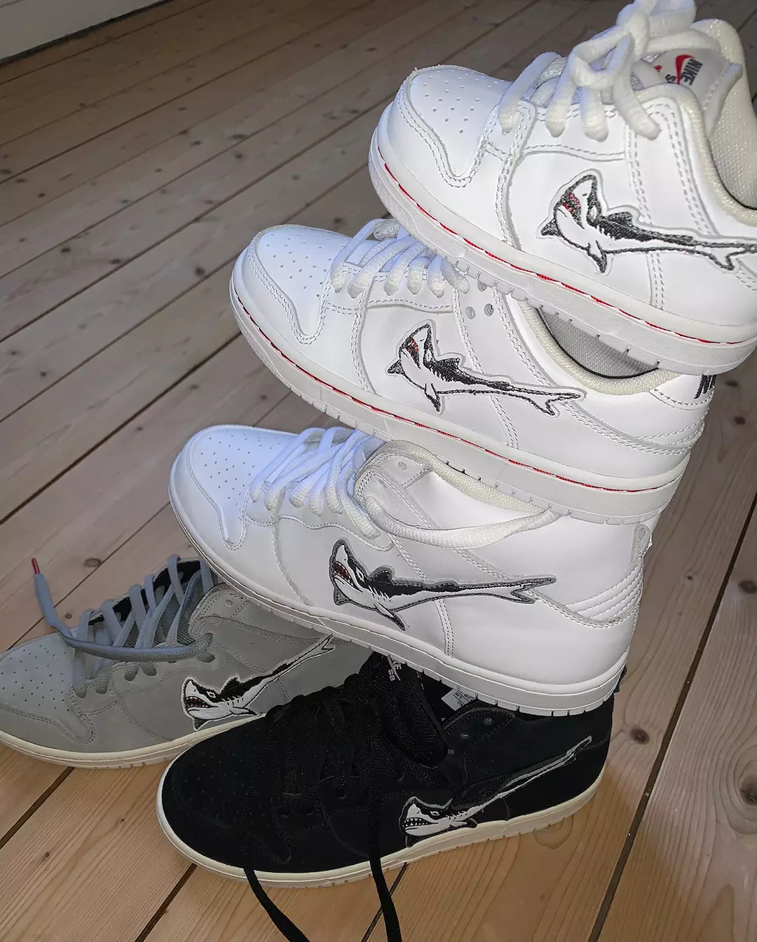 Oski Nike SB Dunk High fehér cápa Megjelenés dátuma.jpeg