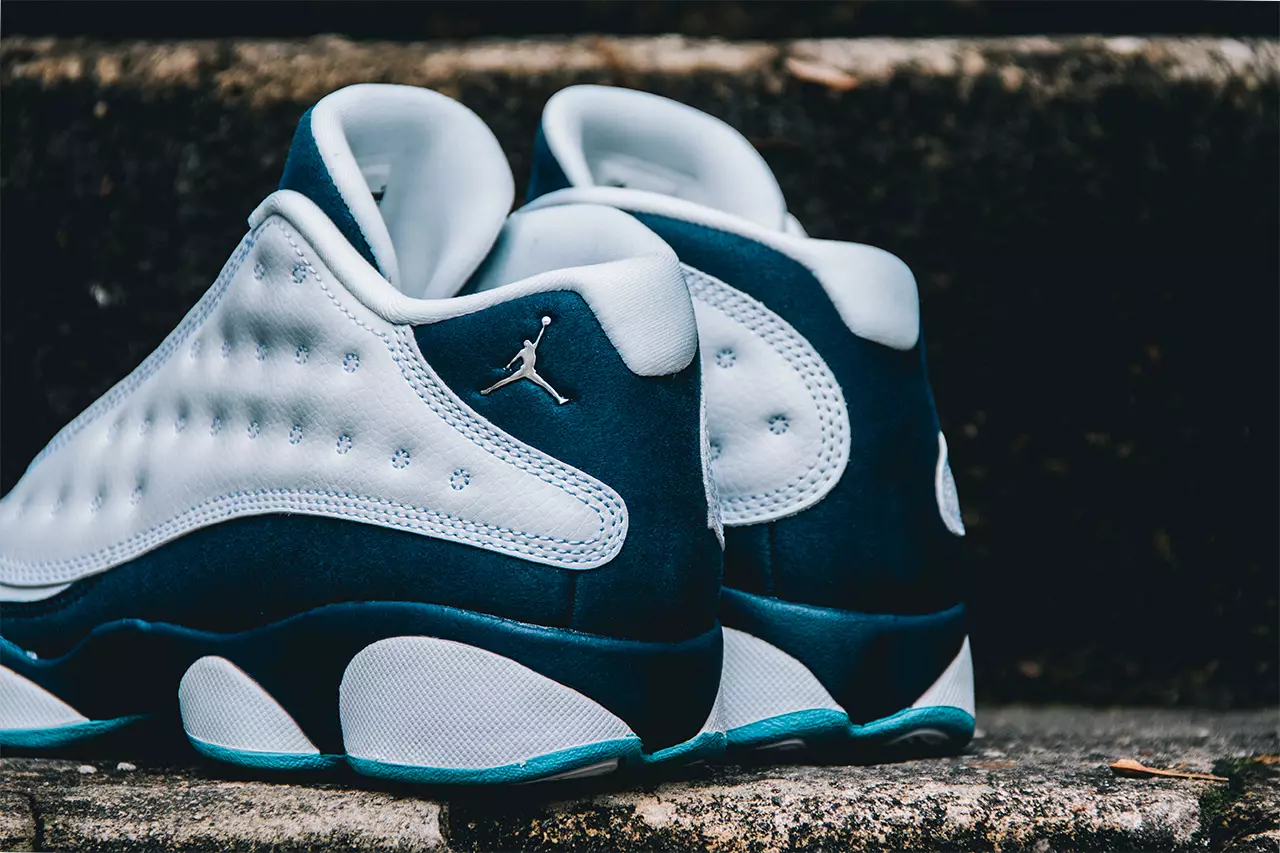 Air Jordan 13 Low Hornets