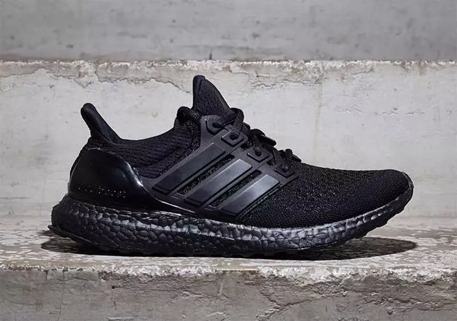 adidas Ultra Boost Triple Zwart