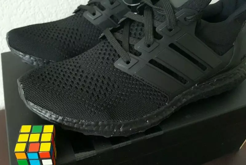 adidas Ultra Boost Triple Black ngày 1 tháng 12