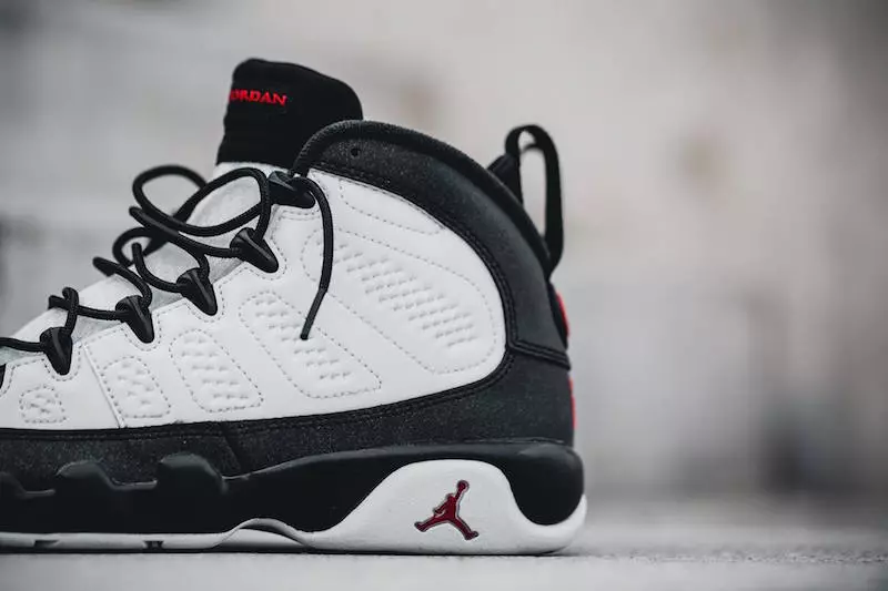 В наявності Air Jordan 9 OG Space Jam