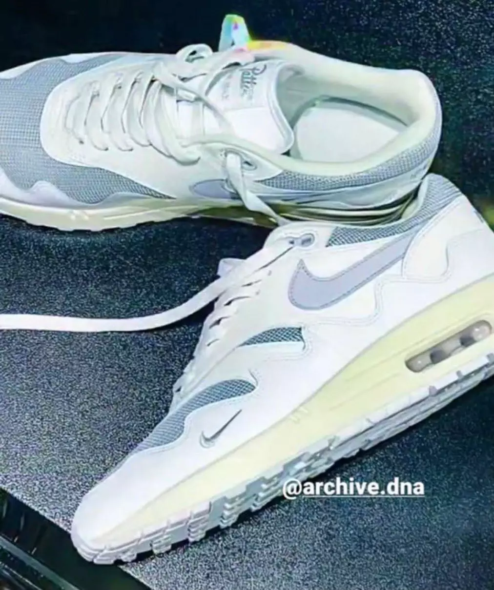 Patta Nike Air Max 1 valge sõprade perekond