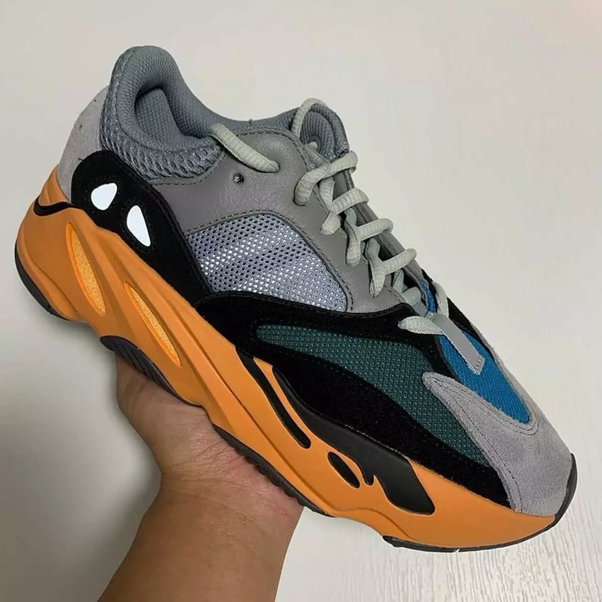 adidas Yeezy Boost 700 Wash Orange Chiqarish sanasi birinchi qarash